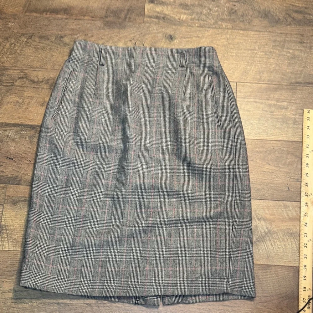 Vintage 90s Pencil skirt in Black, White and‎ Pink. Size 12